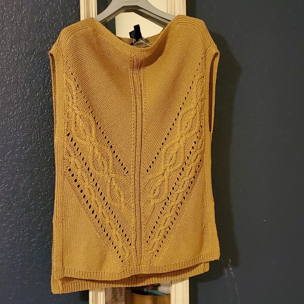 NWT White House Black Market kit top